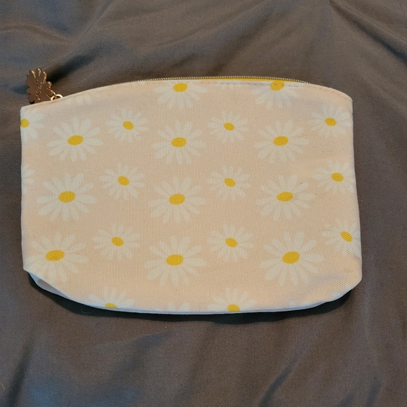 Daisy Themed Travel Ipsy Makeup Bag - Picture 1 of 4